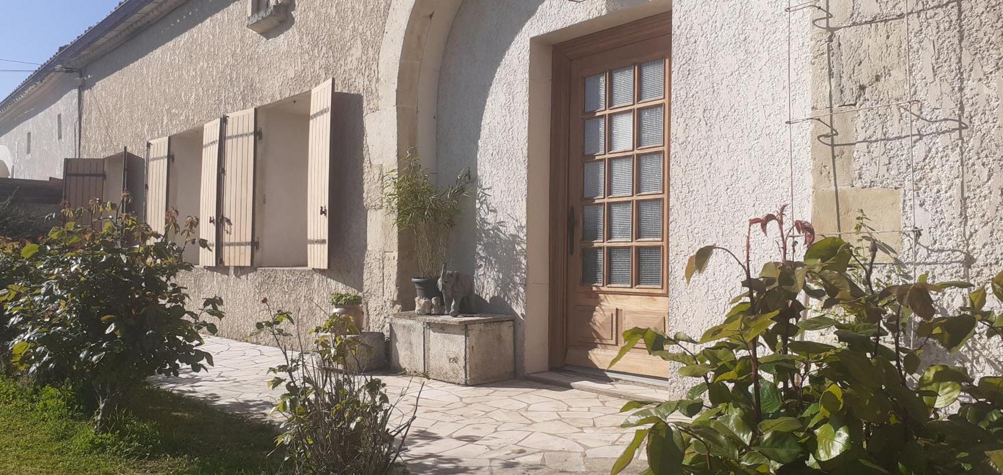 Arts & Passion Bed and Breakfast Mirambeau  Exteriör bild